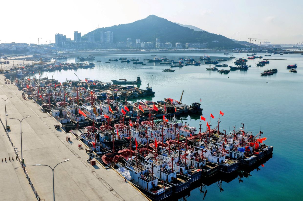 In this aerial photo released by Xinhua News Agency, fishing boats shelter at a port ahead of Typhoon Dolphin in Lianyungang, eastern China's Jiangsu Province. The port is closed as China awaits the landfall of Typhoon Dolphin. -- Photo: Wang Jianmin/Xinhua via AP
