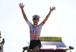 Cycling-Niewiadoma-Phinney conquers Ventoux to snatch Tour de France Femmes lead
