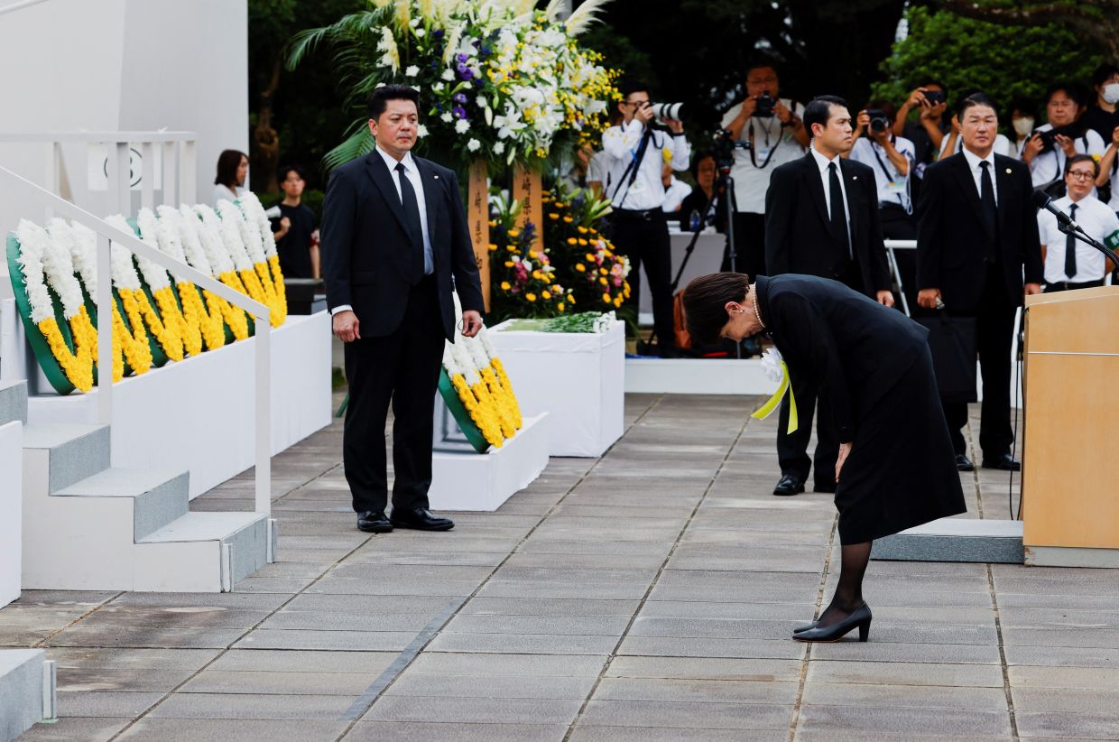 Japanese Prime Minister Sanae Takaichi bows after laying a wreath for the victims of the 1945 atomic bombing during a ceremony commemorating the 81st anniversary of the bombing of Nagasaki at Nagasaki Peace Park in southwestern Japan, Aug 9, 2026. - Photo: Reuters