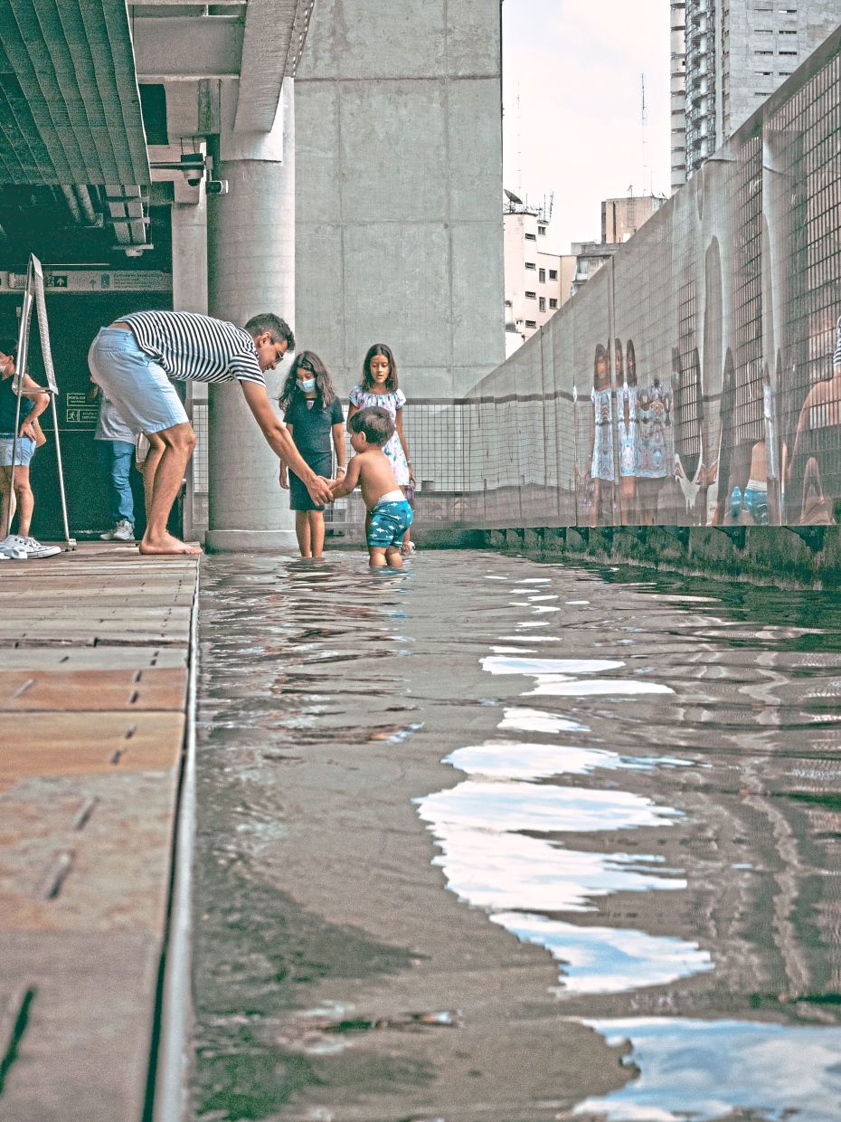 Caregivers must give complete focus when young children are around water. Photo: Pexels