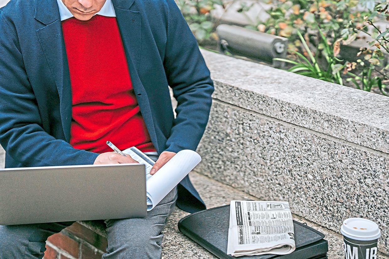 The study says men, when engaged on different fronts, tend to ignore conversations more frequently. Photo: Pexels