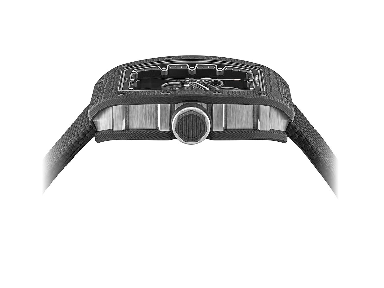 The clean lines of the tonneau case, seen here in Carbon.