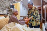 Zahid visits Ismail Sabri at IJN