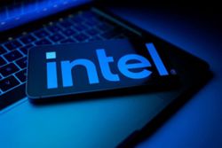 Intel plans $15 billion share sale as turnaround rally lifts stock