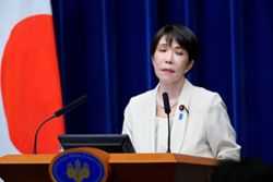 Japan PM calls for free, safe passage of Hormuz in phone talks with Oman