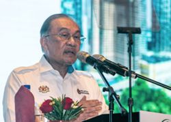 Anwar sues Tuan Ibrahim over alleged defamatory remarks during ceramah