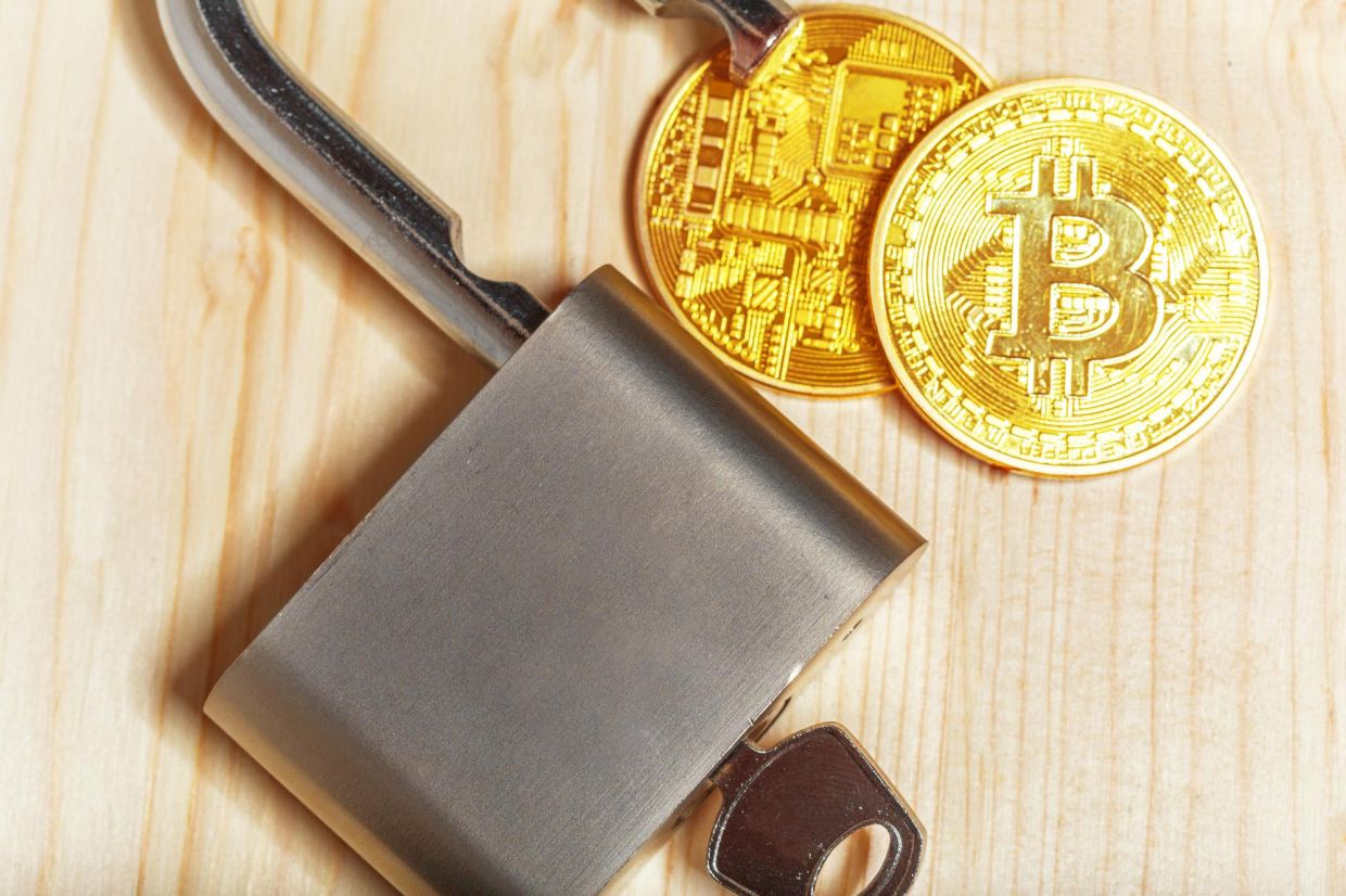 Hack of supposedly safe Bitcoin tool tries faith of the devoted