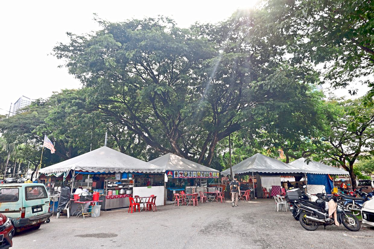 Eight stalls from Jalan 2/27a in Wangsa Maju involved in the Lestari Niaga@Kuala Lumpur programme operating out of a carpark.