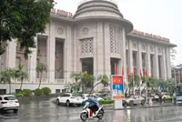 Hanoi discusses laws to improve banking, finance