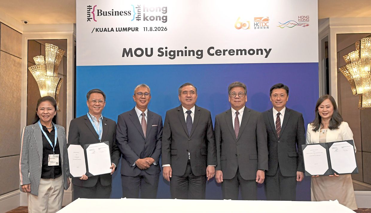 United in purpose: (From left) Deputy chairlady, director and head of Secretarial and Coordination Subcommittee Helena Yap, Chan, Tengku Zafrul, Loke, Yau, Tse and Tam at the MOU signing between Star Media Group and the South China Morning Post in Kuala Lumpur. — AZHAR MAHFOF/The Star