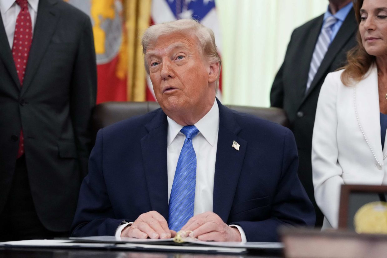 Judge strikes down Trump's $100,000 H-1B visa fee | Quick Digest