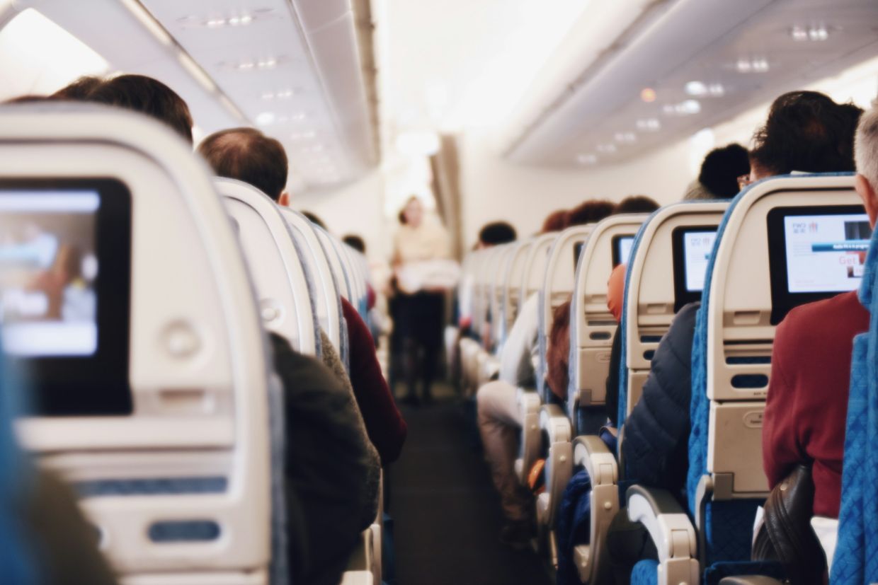 Delta probes unauthorised WiFi on flight after hacker event
