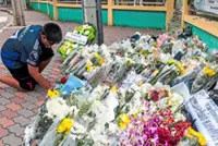 Thai PM orders gun permit freeze
