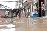 Cities flood as Dolphin rips inland