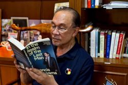 Anwar back home after being discharged from hospital