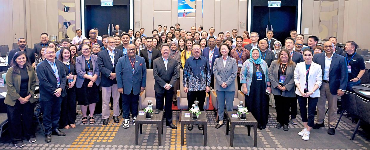 Innovation in focus: Chan (centre row, second from left) and Wang (centre row, fourth from left) together with Chang (centre row, third from left) at the CloudTech & DataCentre Conference 2026 in Kuala Lumpur. — RAJA FAISAL HISHAN/The Star