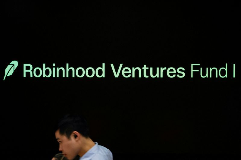 Robinhood’s second venture fund debuts, drawing retail money into private markets Robinhood’s second venture fund debuts, drawing retail money into private markets