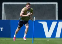 Soccer-Manchester City's Anderson eager to repay record fee with silverware