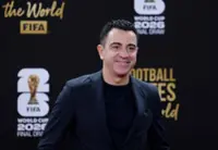 Soccer-Netherlands name Xavi as new coach