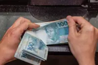 Brazil assets drop as election worries start to grip traders
