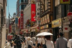AC vests and UV parasols: East Asia deploys heat-fighting gadgets