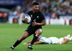 Rugby-Flyhalf Mo'unga to join All Blacks in South Africa