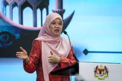Stay calm, Ministry will address concerns over new student protection policy, Fadhlina tells teachers