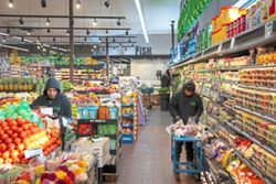 Checks on food prices at business premises in Selangor ongoing, says Amirudin