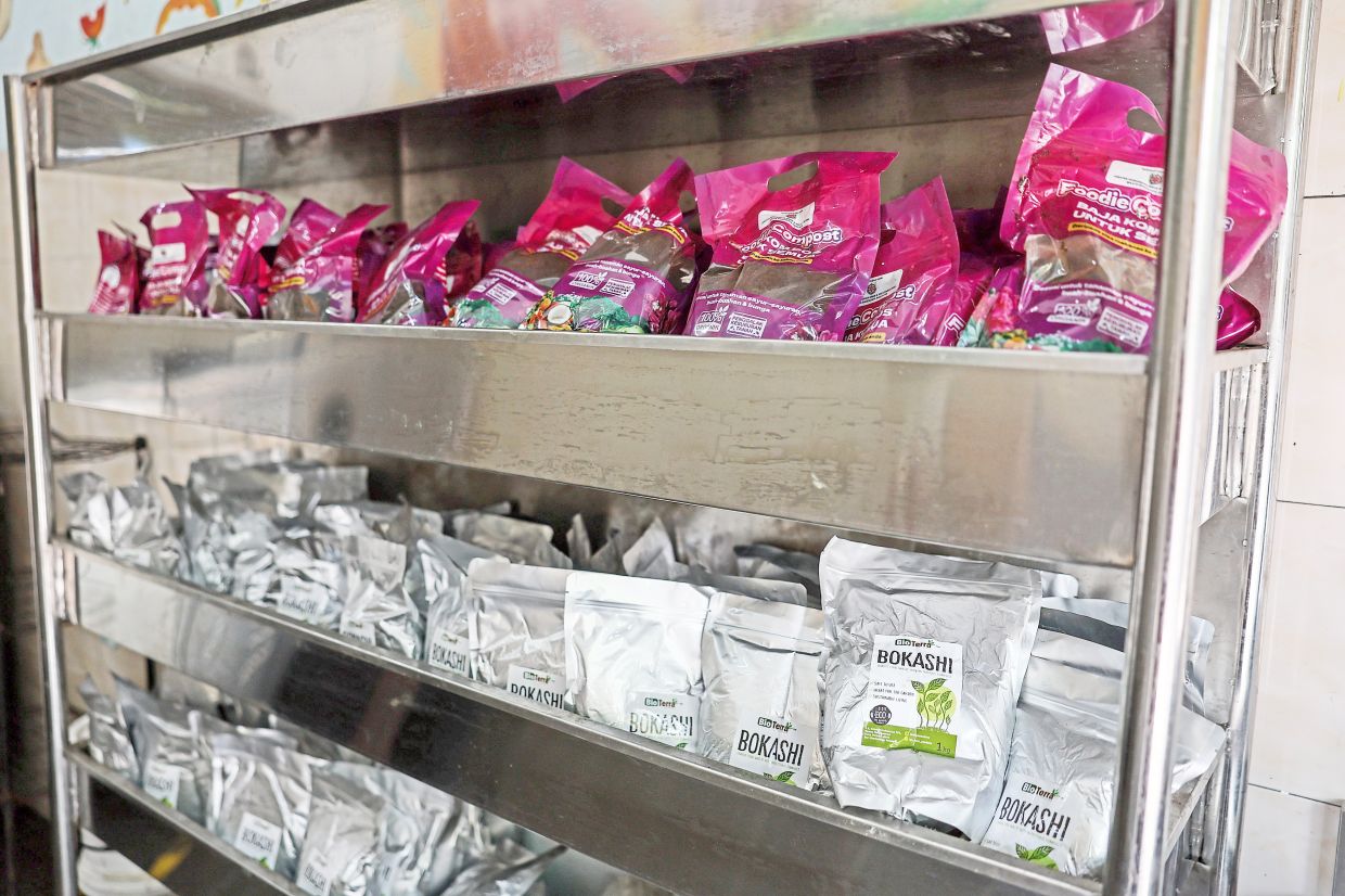 The fertiliser is priced at RM5 per 1kg pack, making it affordable.