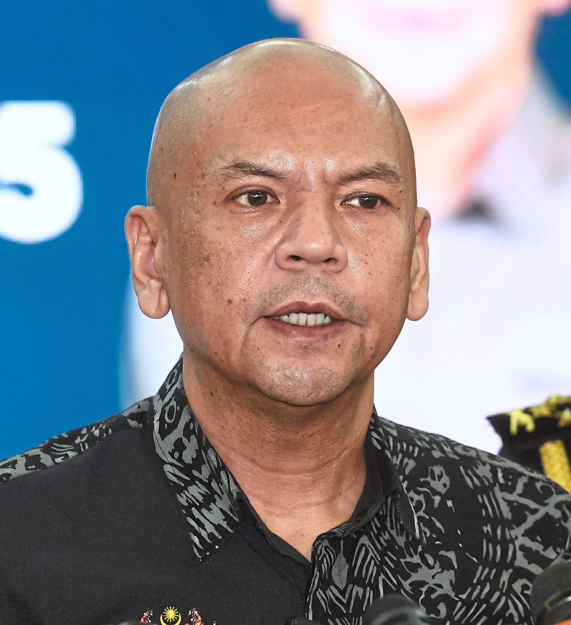 DomesticTrade and Cost of Living Minister Datuk Armizan Mohd Aliannouncingthe list of Price control goods for Hari Raya celebration in utrajayaon Wednesday(March 19).—AZHAR MAHFOF/The Star.