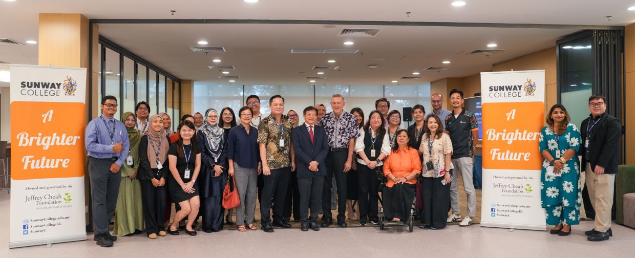 (Front row, eighth and ninth from left) Teo and Harris, alongside industry representatives and Sunway College faculty at the MoU signing ceremony for the new Diploma in Applied Artificial Intelligence.
