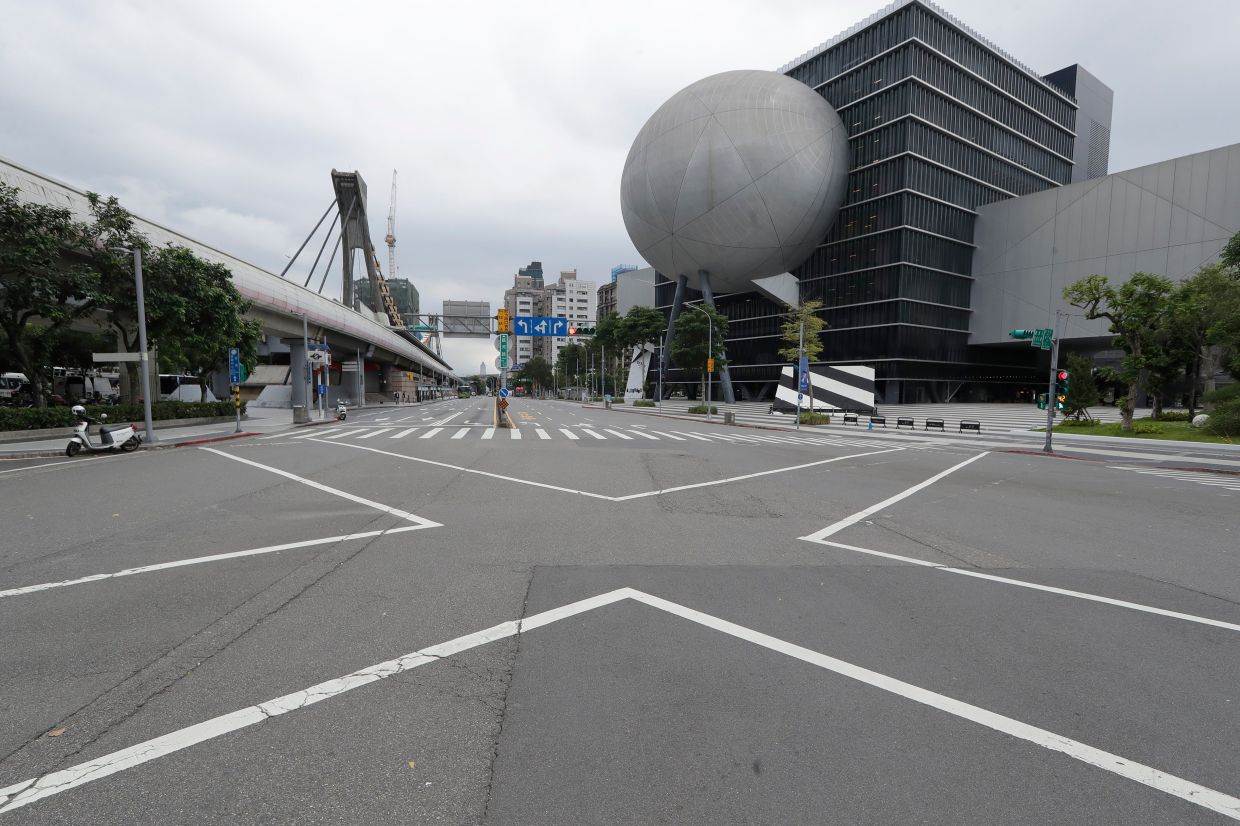 Taiwan briefly slows its mobile Internet to text-only speed as part of drill