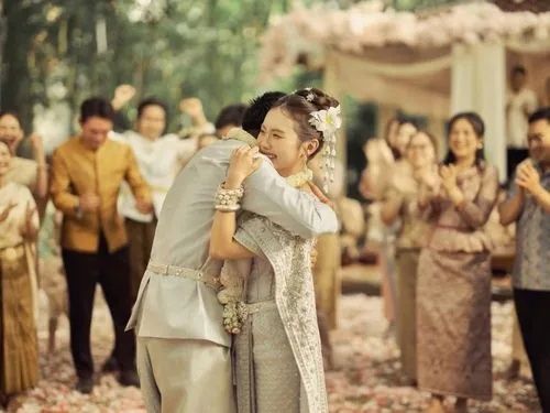 A traditional Khmer wedding scene featured in the music video for Thien Duong Voi Ngoui Thuong, which translates as ‘Paradise with the One You Love’. - Photo: Supplied