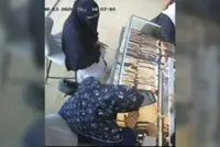 QuickCheck: Were two women filmed stealing a gold bracelet from a T'ganu jewellery shop?