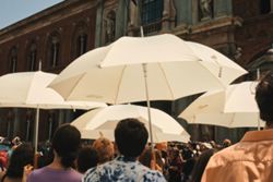 ‘Favourite fashion accessory’: Americans realise umbrellas can be used for sun