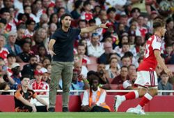 Soccer-Arsenal eye repeat after major Premier League managerial shake-up