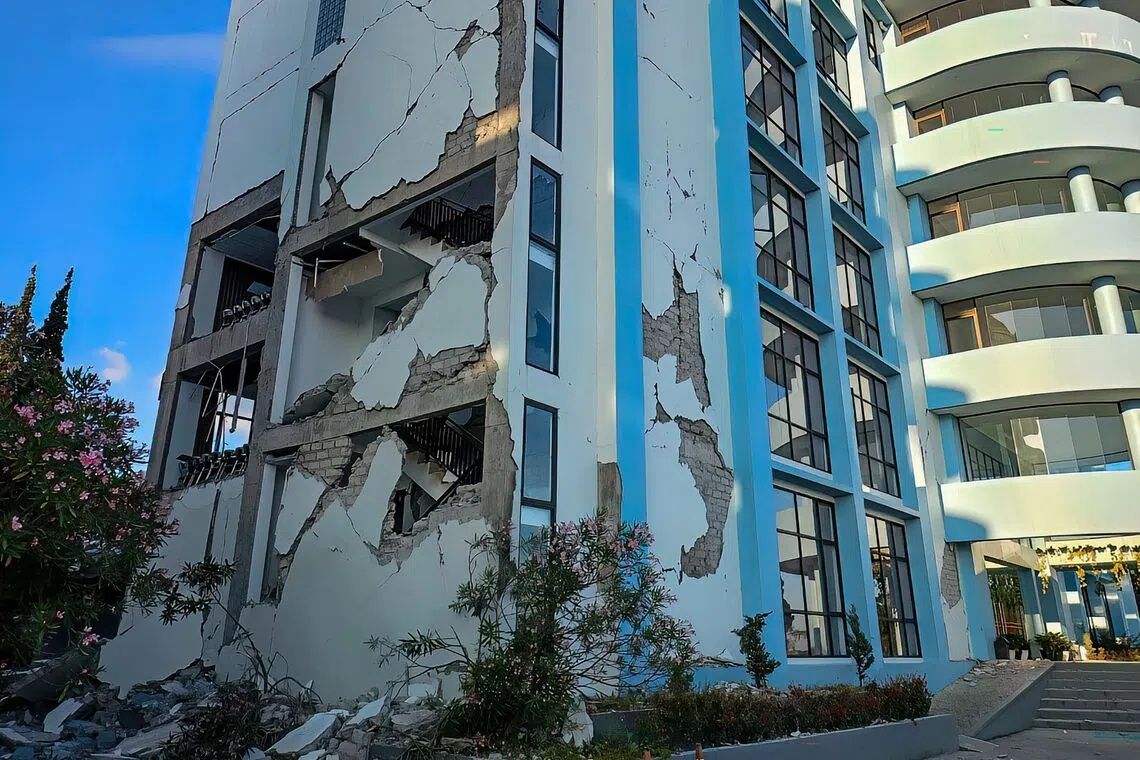 A damaged building in the aftermath of a 7.0-magnitude earthquake in Ruteng, Manggarai, East Nusa Tenggara, on Aug 15. -- Photo: AFP