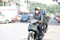 Outdoor workers rise to the challenge during haze
