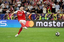 Soccer-Arsenal trio Rice, Saka and Zubimendi available for Community Shield, Arteta says