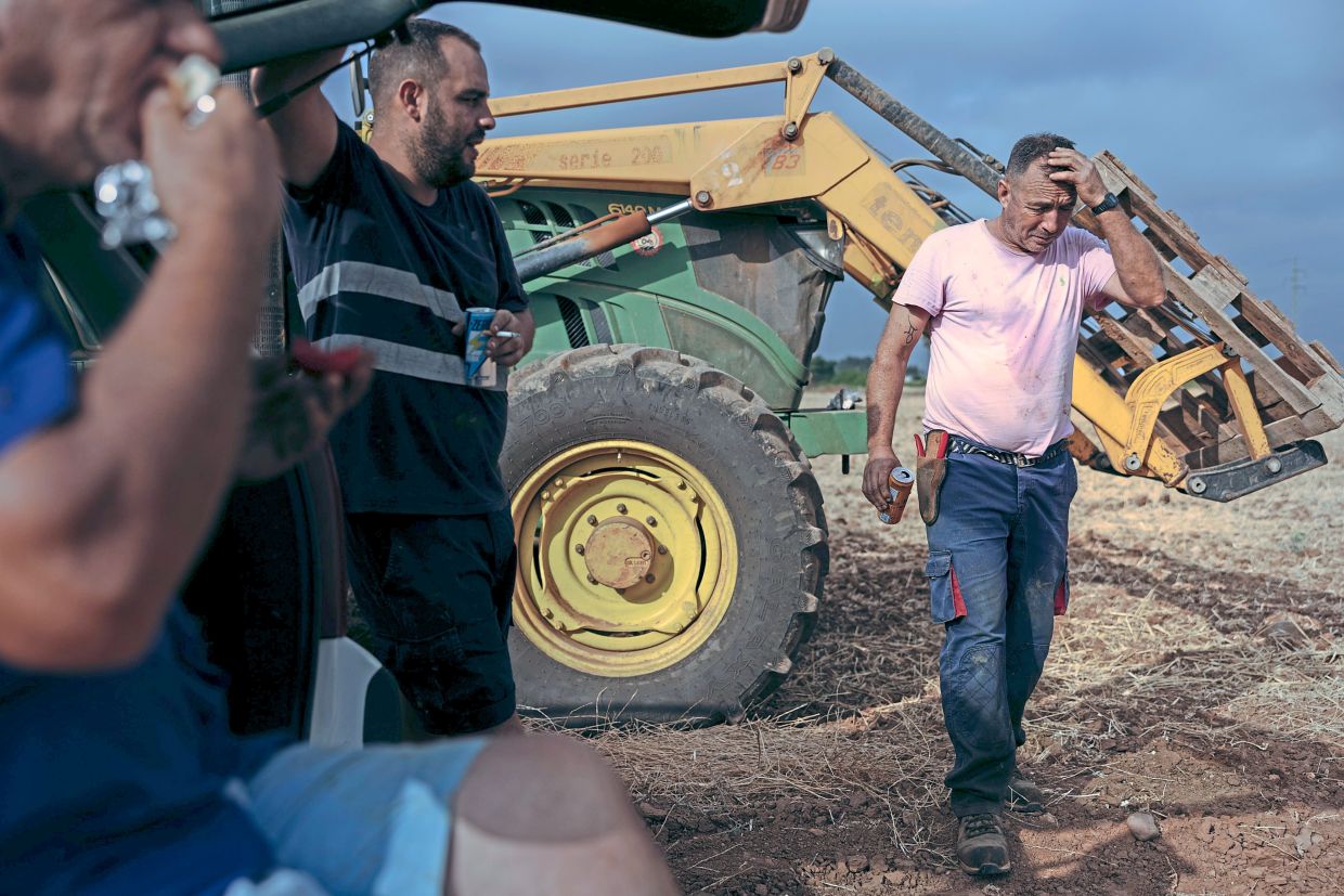 Traditional Spanish customs, like the siesta or earlier workday, are neither ubiquitous nor available to the people most vulnerable to heat such as agricultural labourers, construction workers, delivery people and cleaners.