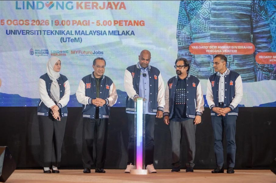 (From left) UTeM vice-chancellor Prof Datuk Dr Massila Kamalrudin, Human Resources Ministry deputy secretary-general (policy and international) Dr Mohd Shaharin Umar, Ramanan, PERKESO chairman Datuk Seri Subahan Kamal and group chief executive officer Datuk Seri Mohammed Azman Aziz Mohammed launching MYFutureJobs in Melaka on Aug 15. 