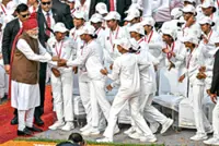 Modi woos youth with free coaching