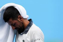 Tennis-Djokovic falls in Cincinnati heat in first match since Wimbledon