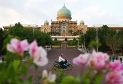 Overwhelming 88.2% of DAP delegates vote for party to remain in Federal Govt