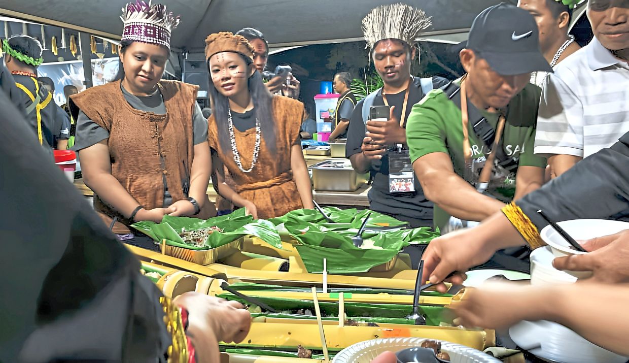 Participants sharing traditional dishes prepared by their communities. 
