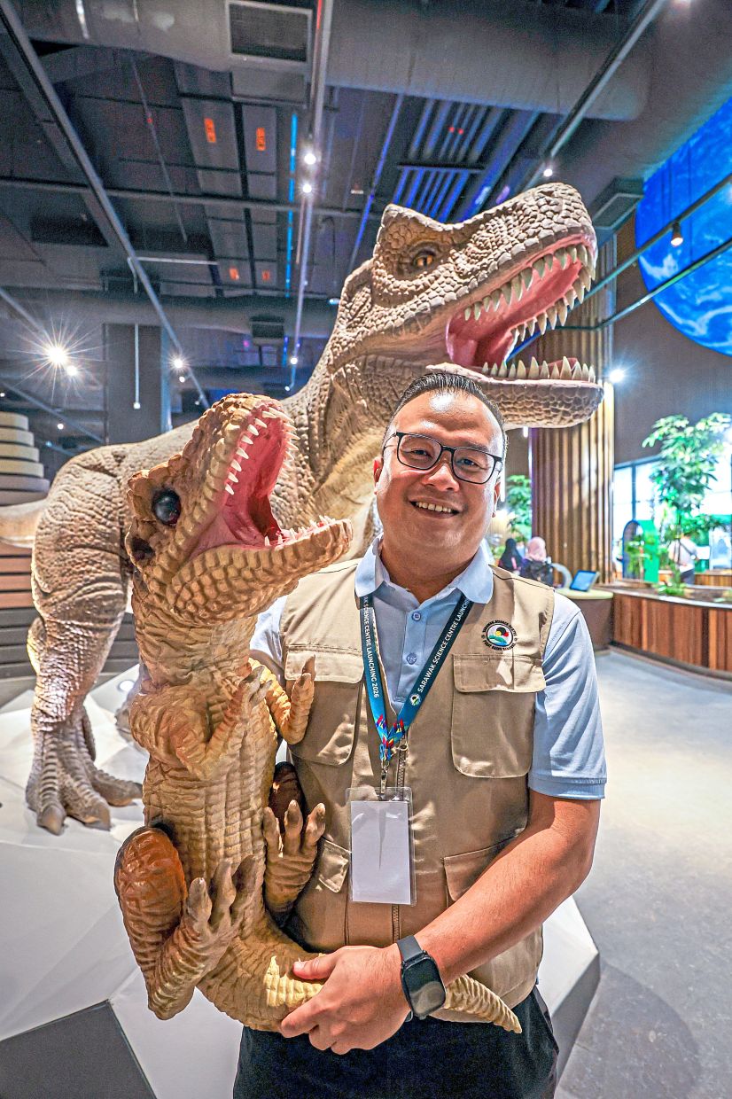 Jackson at the dinosaur gallery. Behind him is the animatronic Tyrannosaurus rex.