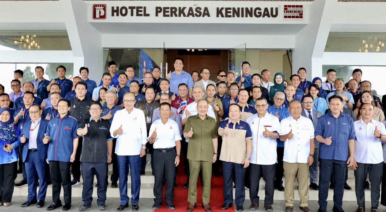 Chief Minister Datuk Seri Hajiji Noor with state ministers, elected representatives and district officers in a group photo in conjunction with the opening of the Sabah District Officers Conference in Keningau.