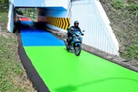 Riders divided over colourful bike lane