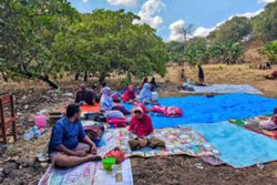 Nearly 13,000 displaced after deadly Indonesian quake