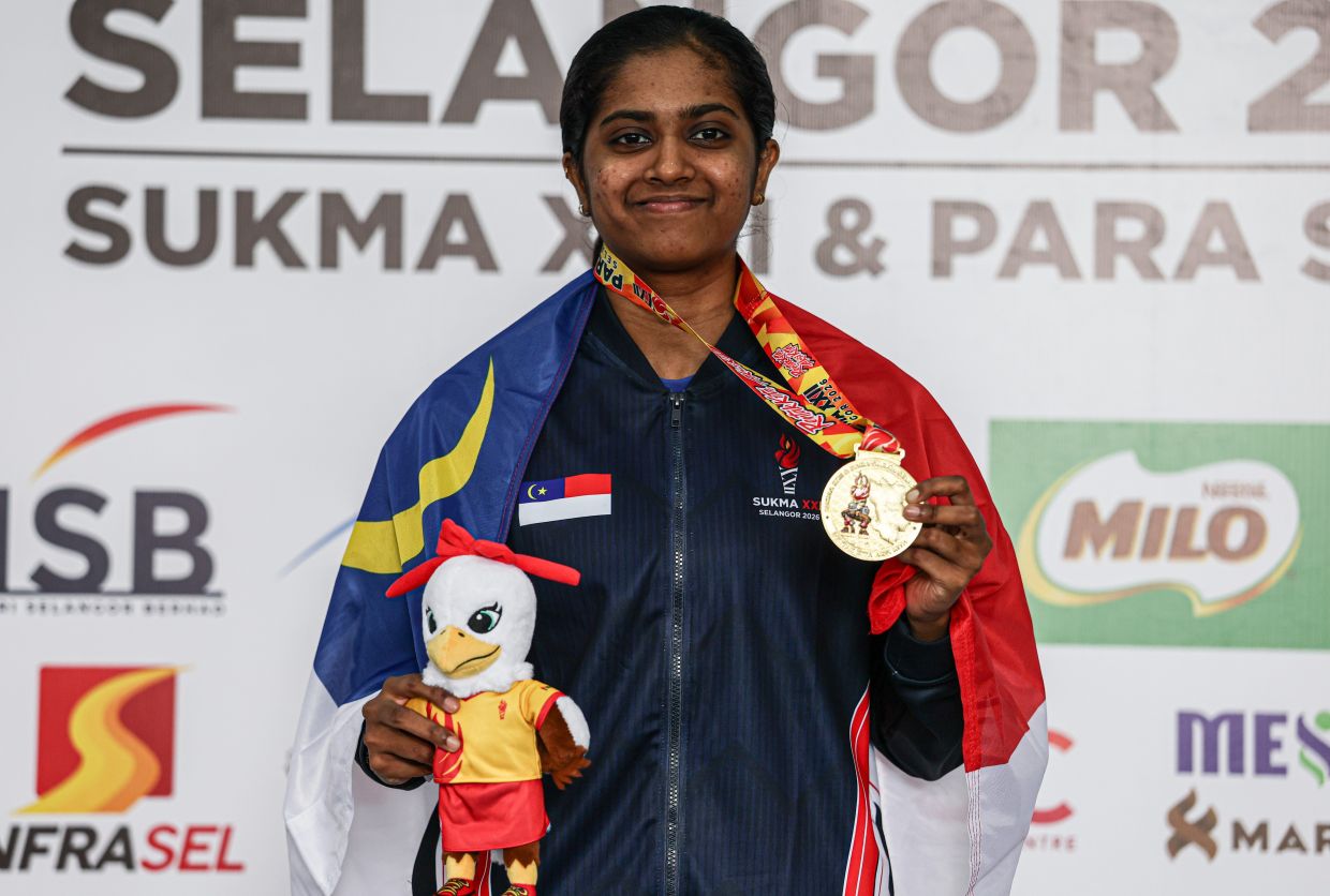 Golden return: U. Thanusaa becomes Melaka’s first Sukma women’s singles squash champion since Sharon Wee in 1994. – Bernama